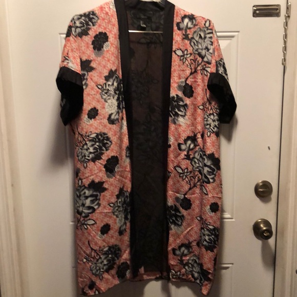Short Sleeve Floral Kimono - Picture 2 of 8
